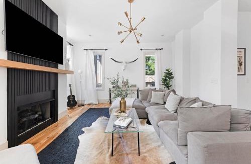 Hope Gardens House | The White House - Hot Tub 1 mile to Broadway