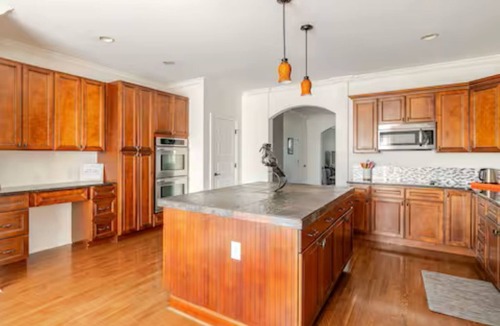 Buena Vista House | THIS IS IT! Location, luxury and room for 12 in actual beds!