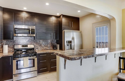 Raynolds Addition House | Tingly Beach Hide-A-Way, Trails, Coffee Shops, Brew Pubs, Night Entertainment