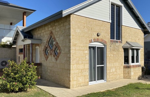 Trigg Apartment | Trigg Beach Studio just metres from the ocean and beach. Your perfect escape