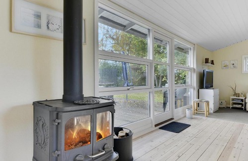 Juelsminde House | Two-Bedroom Holiday Home in Juelsminde