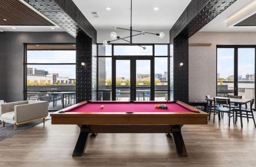 Edgehill Apartment | Upscale Music Row Corner Unit with Patio Rooftop with City View and Gym