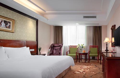 Huiyang Hotel | Vienna International Hotel Huizhou South Railway Station