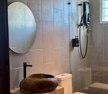 Klebang Besar Villa | Villa 5R3B 23 Pax Swimming Pool Karaoke BBQ Town Area