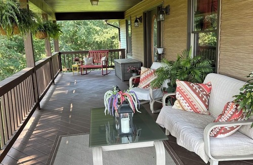 Blacksburg House | VT Football VT and Radford Graduation Rental - Peaceful and private setting