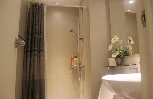 Don Bosco Apartment | Wavepool 1BR Unit @ Azure Residences Near NAIA & Mall