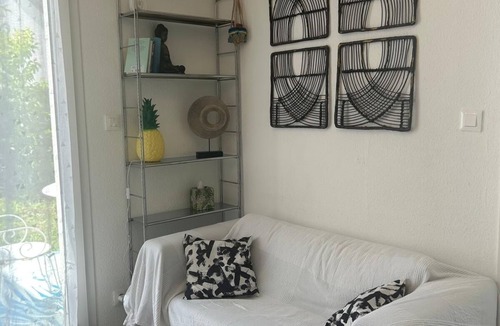 Leymen House | Whole house in Basel -Leymen charming retreat with your animals