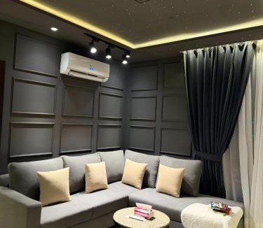Lahore Apartment | Zameen Aurum Prestige Luxurious Family Apartments Gulberg Lahore