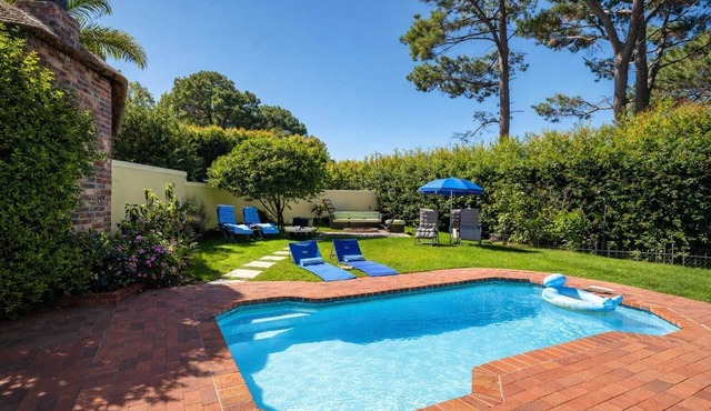 3 Bedroom Family Home, Pool & Garden. Upper Constantia, Cape Town