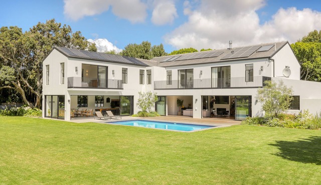 5 bedroom with Stunning garden, pool and views. Dream family vacation home