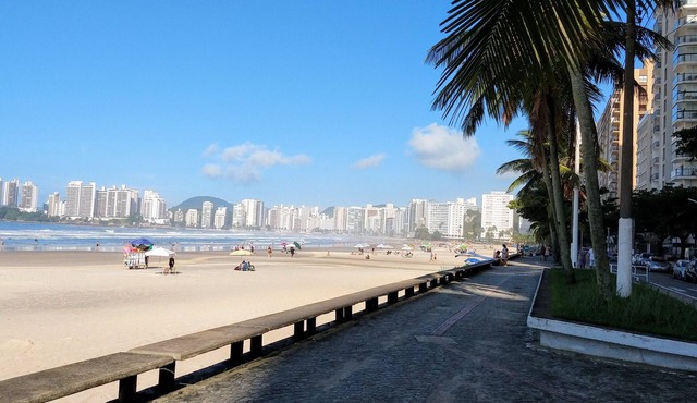 A few steps from the beautiful Praia das Pitangueiras