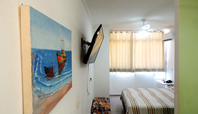 Guaruja, Pitangueiras beach, flat with services.