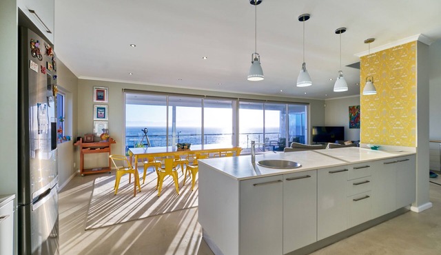 Open Plan Family-friendly, walking distance to beach, With Pool.