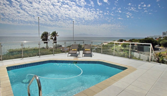Private Oceanview Villa: Plunge Pool, Braai, Walk to Penguins, False Bay