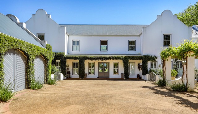 Spacious, farm-styled 5 bedroom Constantia home.Wine tasting&purchases available