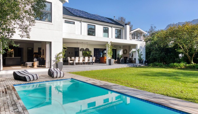 Stunning 5 bedroom Constantia family home