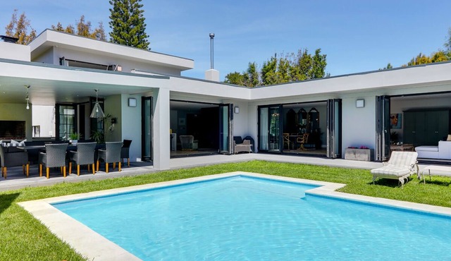 Stunning 5 bedroom en-suite home with tennis court