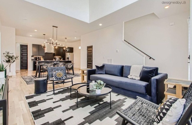 17- Home w/Rooftop - The Music City Collection