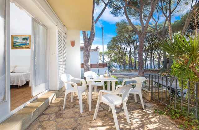 1ANC 04 - Simple apartment very close to the beach of Llafranc