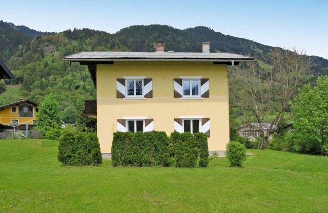 5 bedroom Villa, sleeps 10 in Goldegg with WiFi