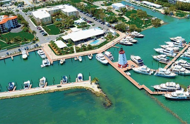 Adventure Awaits! Four Comfy Family Units, Pool, Parking and Near Attractions