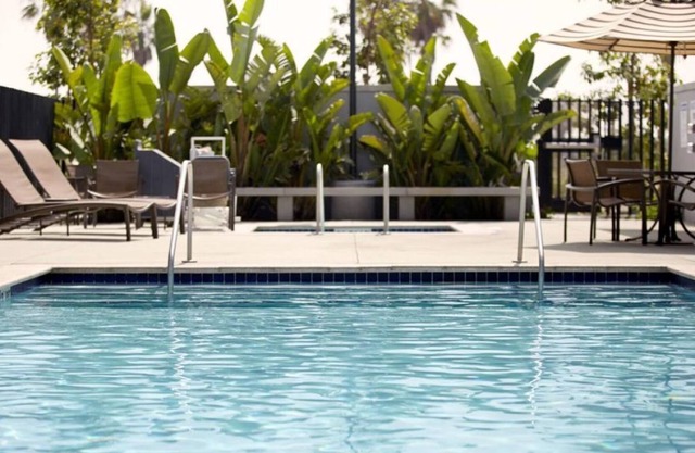 Adventure Awaits! Four Comfy Units Near Beaches, Pool and Attractions
