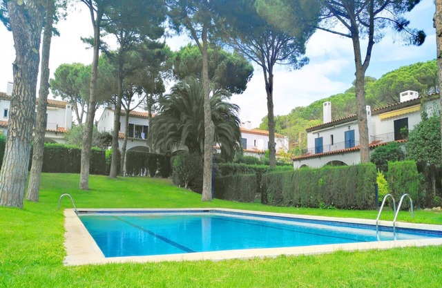 *LLAFRANC VILLA* 4 Bedrooms | Communal Pool | Free WIFI | BBQ