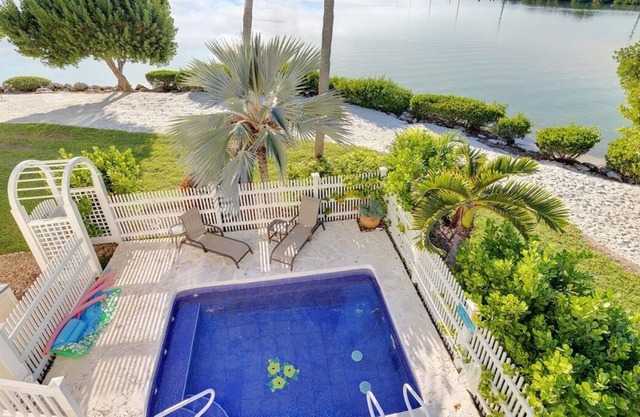Ocean-View 3BR/3BA Cottage 5004 with Private Pool: Village at Hawks Cay Villas