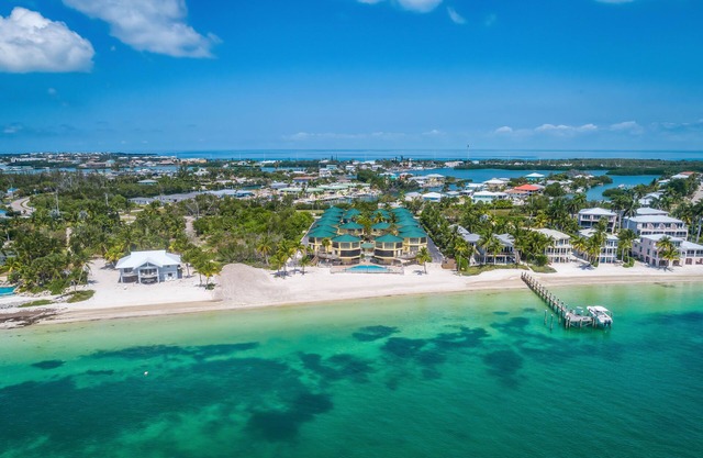 PA Beach, Pool, kitchen, Dock, Ocean View, BBQ, arrive any day, tropical, patios