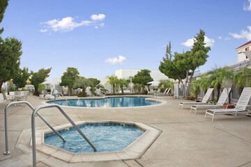 Ramada 3x2D in Torrance