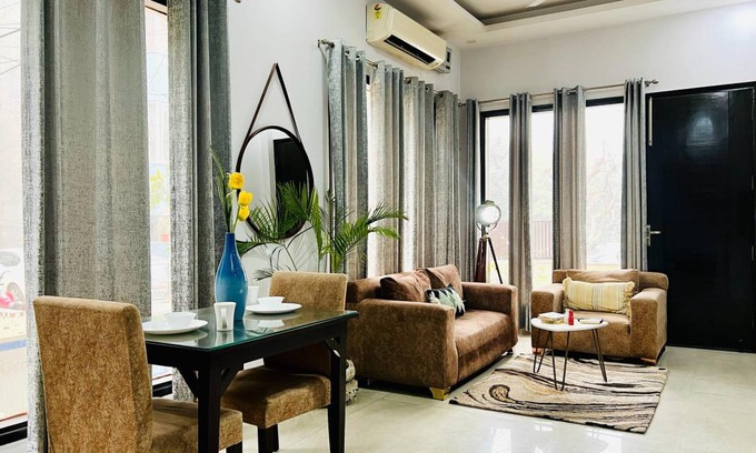 Sushant Lok Apartment | 134 m² Apartment ∙ 9 guests