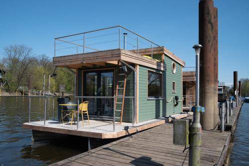 Neuland Boat Rental | 23 m² Houseboat ∙ 1 bedroom ∙ 4 guests