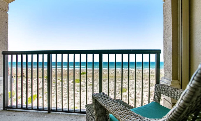 American Beach House | 260 m² House ∙ 4 bedrooms ∙ 8 guests