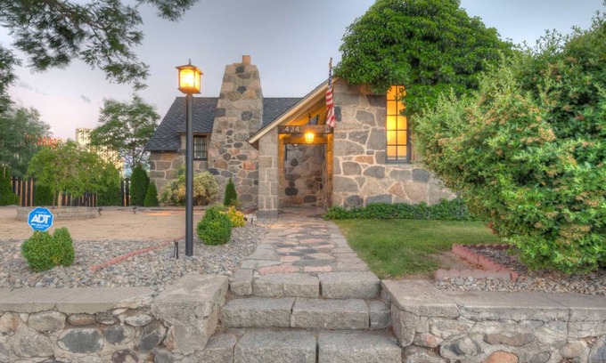 West University House | 273 m² House ∙ 5 bedrooms ∙ 11 guests