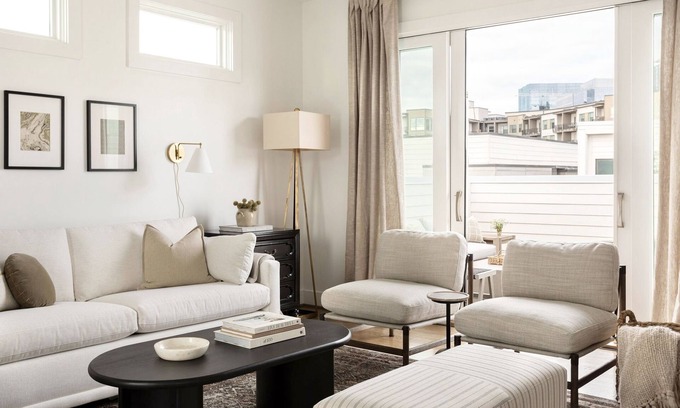 Edgehill House | 3BR 3 BA WALK to Downtown, Gulch, Music Row,Edgehill,rooftop deck with DT views!