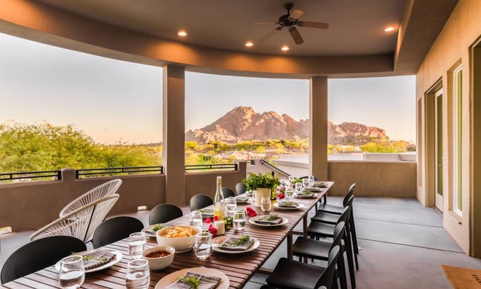 Camelback Foothills Villa | 777 m² Villa ∙ 9 bedrooms ∙ 25 guests
