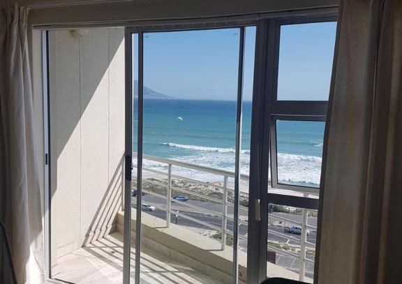Bloubergstrand Apartment | Apartment 802 The Bay