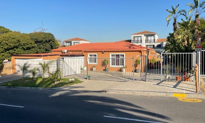 Bloubergstrand House | At Cheryl's Guesthouse