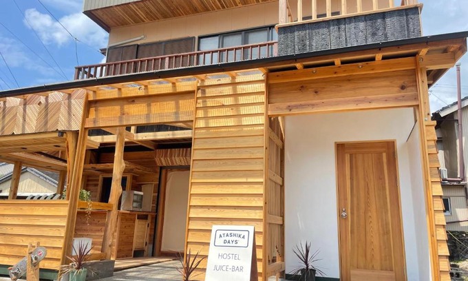Kumano Bed & Breakfast | ATASHIKADAYS Kumano-Kodo Beachfront B&B Hostel