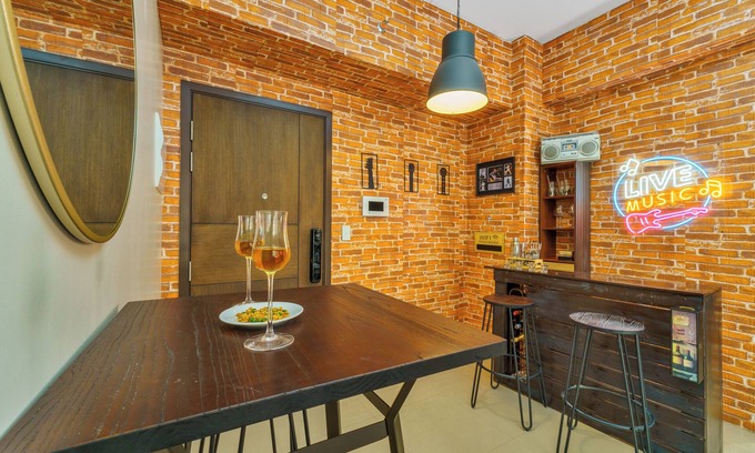 Tambo Apartment | Bayshore Luxe Music Vibes | 50% Off +Pool+ Gym
