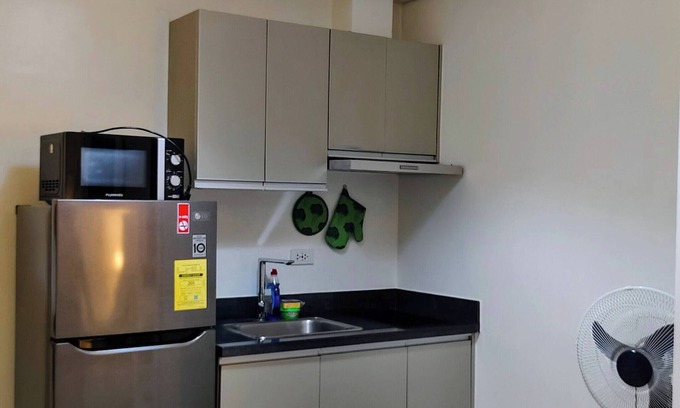 Legazpi Village Condo | Bella Suite Netflix Pool Great View