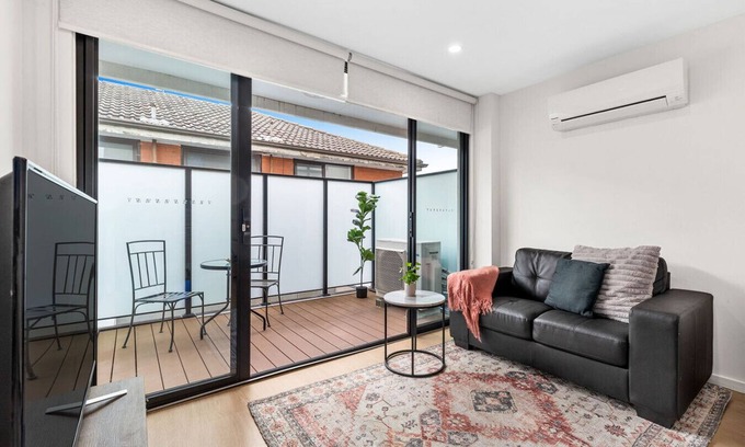 St. Kilda East Apartment | Domi Rentals - The Carlisle Apartments