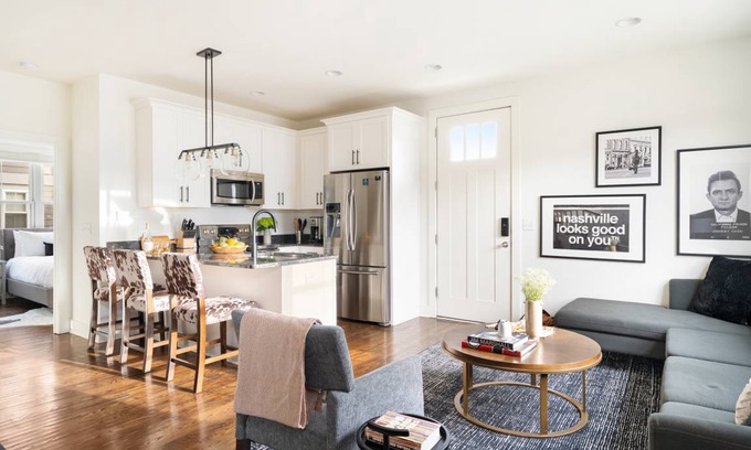 South Nashville House | Hart Suite 1 by AvantStay Gorgeous Town House w/ Modern Amenities in Nashville!