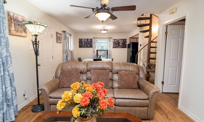 Wetmore House | Home Away from Home(Sleeps 6) No city Tax