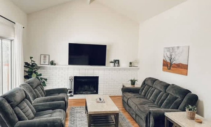 Northwest Reno House | House ∙ 4 bedrooms ∙ 10 guests