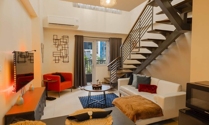 Salcedo Village Apartment | Luxury Cozy Stylish Loft in Makati