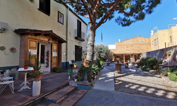 El Prat de Llobregat Hostel | Mucha Masia Hostel Rural Urba