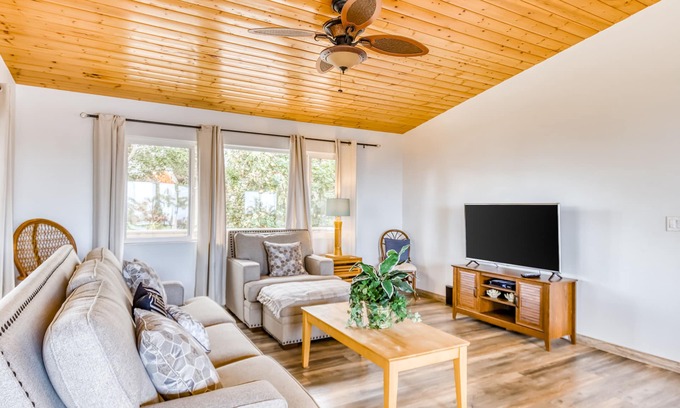 Waikoloa House | Newly updated home with pools, lanai, ocean view - walk to golf