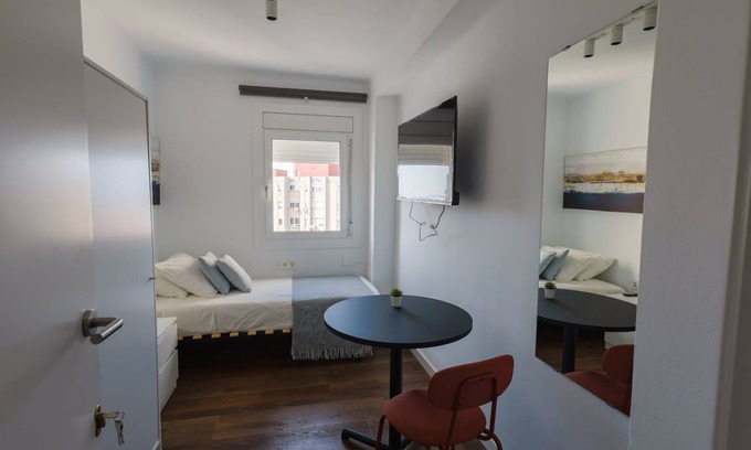 Cornella de Llobregat Resort | Private room ∙ 1 bedroom ∙ 1 guest