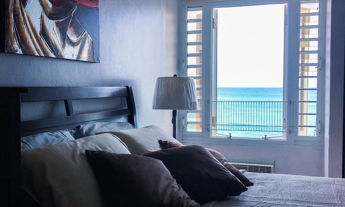 Vilomar Apartment | Stunning view! Beachfront apartment in Playa Azul 1 with cable & Wifi